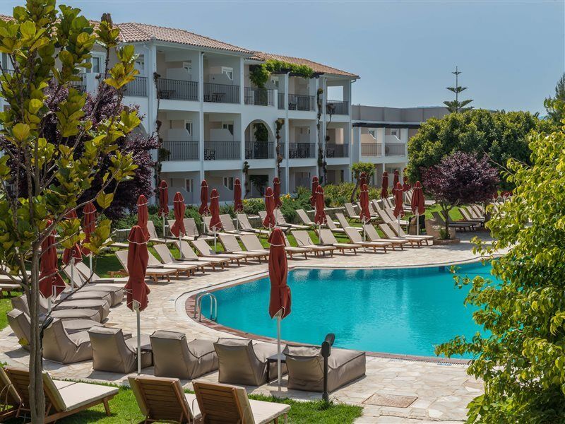 Bitzaro Grande & Hotell Kalamákion